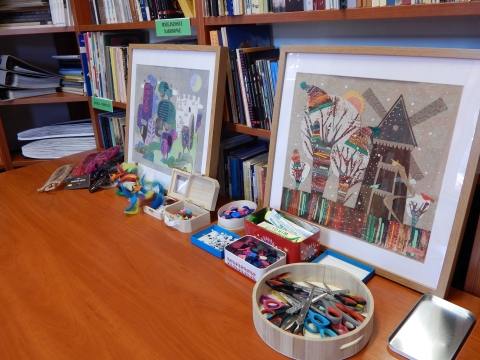 Zdjęcie prezentuje spotkanie autorskie z Dorotą Opolską-Maksym w ramach Powiatowego Klubu Książki, które odbyło się w Powiatowej Bibliotece Publicznej 28 lutego 2023 r. o godz. 12.OO.