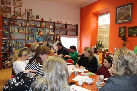 Zdjęcie prezentuje uczestników szkolenia, które odbyło się 21 listopada 2024 r. o godz. 9.00 w Powiatowej Bibliotece Publicznej w Puławach.