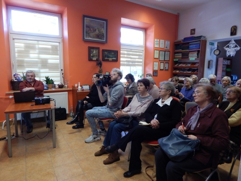 Zdjęcie prezentuje spotkanie autorskie z Jackiem Śnieżkiem w ramach Powiatowego Klubu Książki, które odbyło się w Powiatowej Bibliotece Publicznej 29 marca 2023 r. o godz. 12.00.