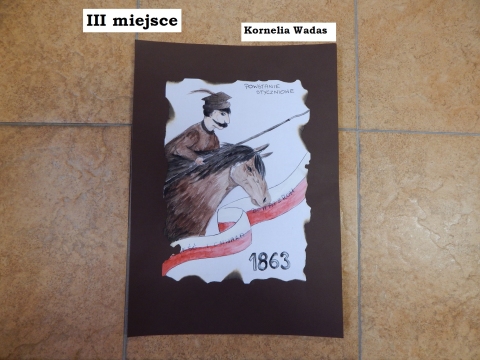 Zdjęcie prezentuje nagrodzone prace w powiatowym konkursie plastycznym „Gloria victis – chwała zwyciężonym”.