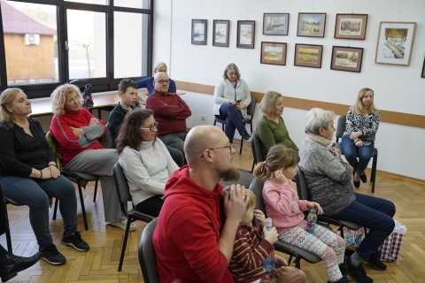 Zdjęcie prezentuje spotkanie z cyklu „Kobieta w podróży”. Które odbyło się 14.02.2024 r. w Gminnej Bibliotece Publicznej w Końskowoli. 