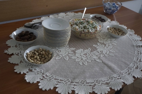 Zdjęcie prezentuje spotkanie z cyklu podróżniczego z panem Jerzym Stępniem, które odbyło się 18 czerwca 2024 r. w końskowolskiej bibliotece. 