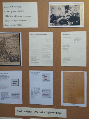 Zdjęcie prezentuje wystawę w Gminnej Bibliotece Publicznej w Baranowie ukazującą sylwetkę Józefa Wybickiego. 