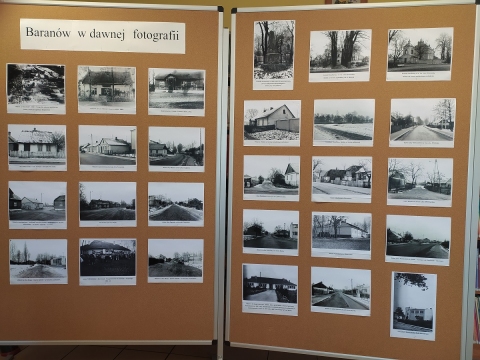 Zdjęcie przestawia wystawę prezentującą Baranów z dawanych lat