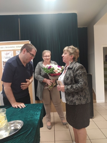 Zdjęcie pokazuje spotkanie autorskie z Krzysztofem Goluchem, które odbyło się 12 maja 2022 r. o  godz.16.00 w świetlicy  Urzędu Gminy w Baranowie.