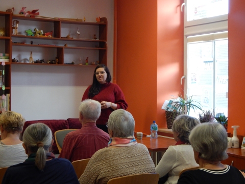 Zdjęcie prezentuje spotkanie autorskie z Sylwią Winnik w ramach Powiatowego Klubu Książki, które odbyło się w Powiatowej Bibliotece Publicznej 27 października 2022 r. o godz. 11.OO.