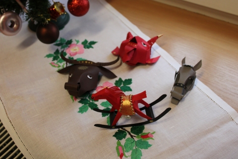 Zdjęcie prezentuje spotkanie z Pauliną Zielińską w ramach Powiatowego Klubu Książki które odbyło się 9 grudnia 2025 r. w Powiatowej Bibliotece Publicznej w Puławach.