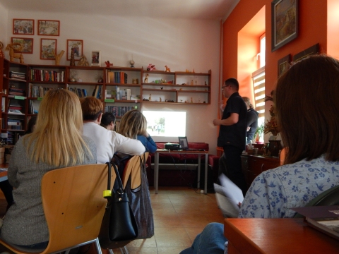 Zdjęcie prezentuje seminarium szkoleniowe, które odbyło się w Powiatowej Bibliotece Publicznej w Puławach 22 marca 2023 r. na temat historii mówionej. 