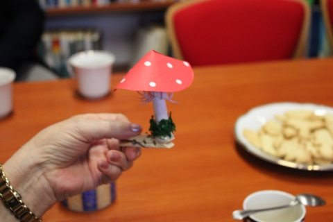 Zdjęcie prezentuje spotkanie z Pauliną Zielińską w ramach Powiatowego Klubu Książki które odbyło się 9 grudnia 2025 r. w Powiatowej Bibliotece Publicznej w Puławach.