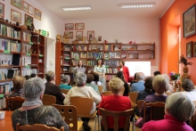 Zdjęcie prezentuje spotkanie Powiatowego Klubu Książki, które odbyło się 18 marca 2025 r. o godzinie 13:00 w Powiatowej Bibliotece Publicznej w Puławach a dotyczyło Izabeli Czartoryskiej. Wykład poprowadziły Justyna Chabros- nauczycielka historii oraz Katarzyna Dorosz–Dębska – psycholożka.