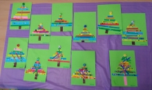 Zdjęcie prezentuje świąteczne lekcje biblioteczne w kazimierskim przedszkolu. 