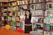 Zdjęcie prezentuje spotkanie autorskie z Moniką Gutek, które odbyło się 28 stycznia 2025 r. o godzinie 13:00 w Powiatowej Bibliotece Publicznej, w ramach Powiatowego Klubu Książki.