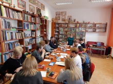 Zdjęcie prezentuje seminarium szkoleniowe, które odbyło się w Powiatowej Bibliotece Publicznej w Puławach 22 marca 2023 r. na temat historii mówionej. 