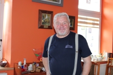 Zdjęcie prezentuje spotkanie z regionalistą Jackiem Śnieżkiem, które odbyło się 10 czerwca 2025 r. o godzinie 13:00 w Powiatowej Bibliotece Publicznej w Puławach w ramach Powiatowego Klubu Książki.