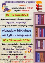 Zdjecie prezentuje plakat zapraszający na wakacje z książką w wąwolnickiej bibliotece. 